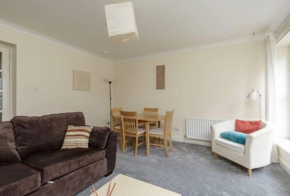 Hollyrood Modern In Centre Appartement