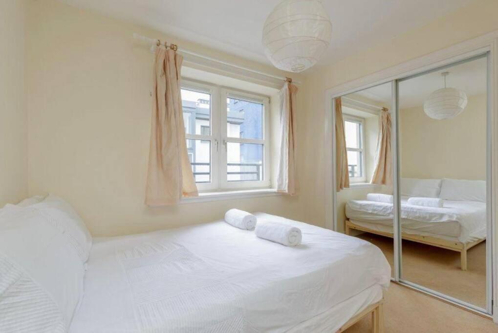 Hollyrood Modern In Centre Appartement